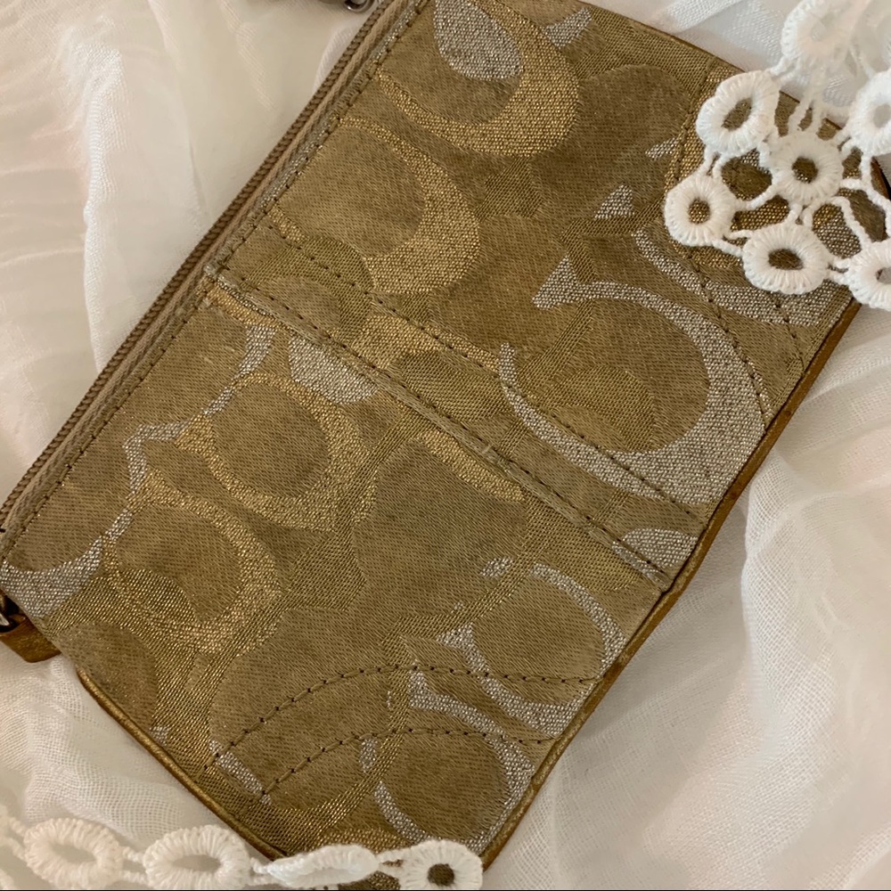 COACH GOLDEN TAN WRISTLET - Picture 2 of 15